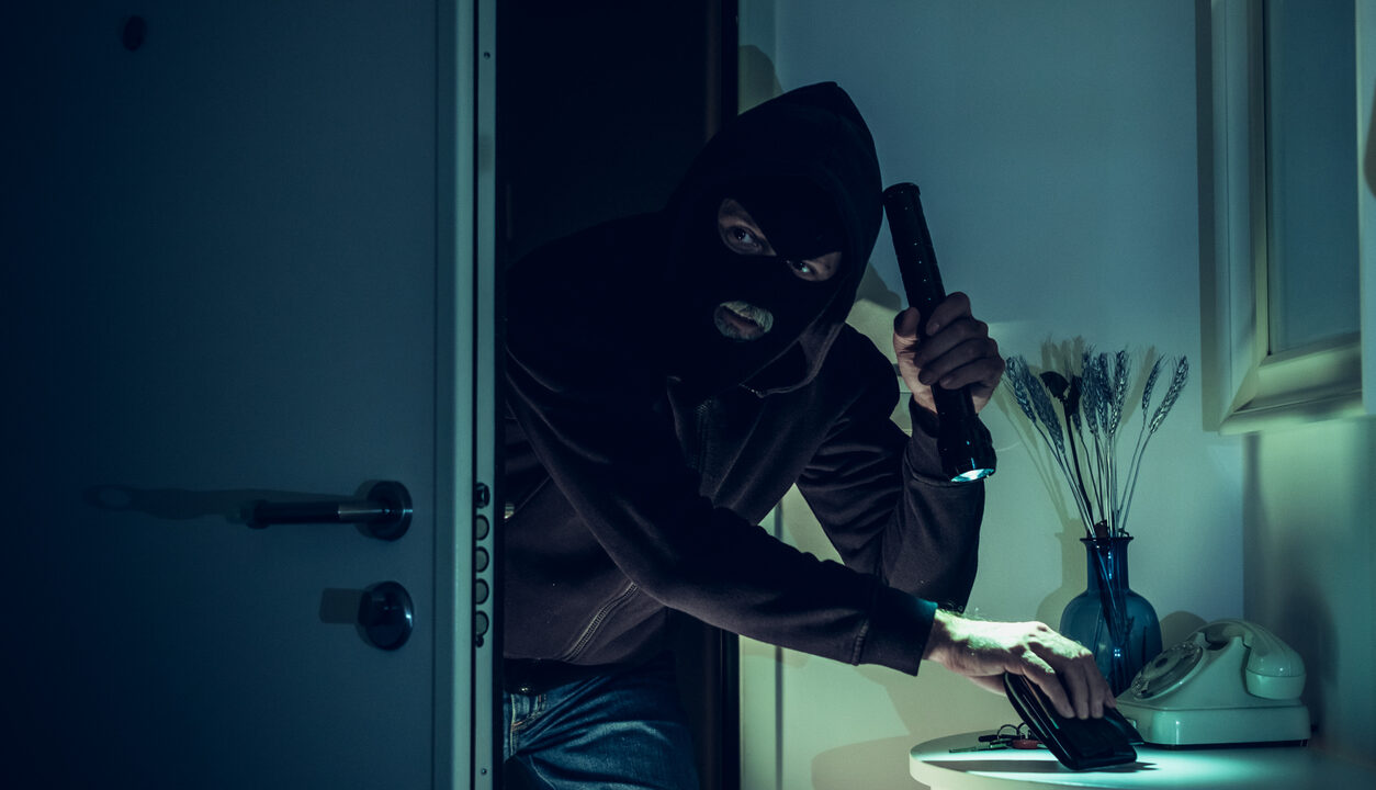 How to Survive a Home Invasion – What to Do!